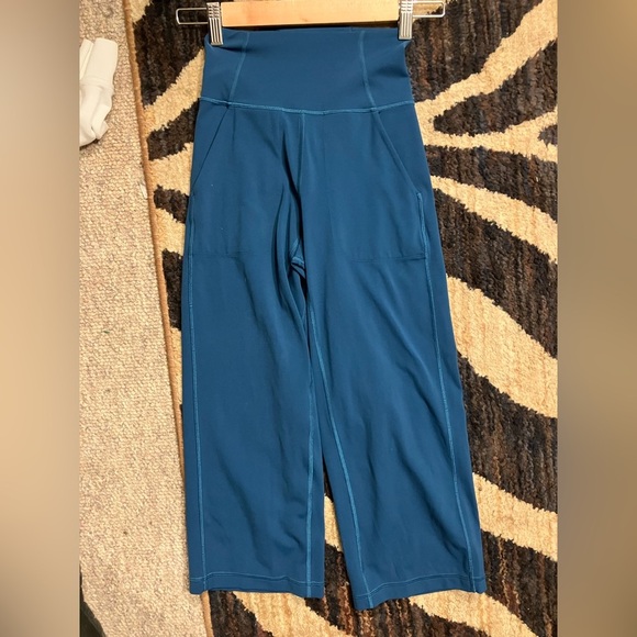 Lululemon Align Wide Leg Super-High-Rise Crop - Picture 4 of 5